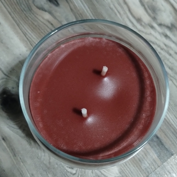 Yankee Candle 13 oz Autumn Wreath Two Wick - Picture 2 of 3